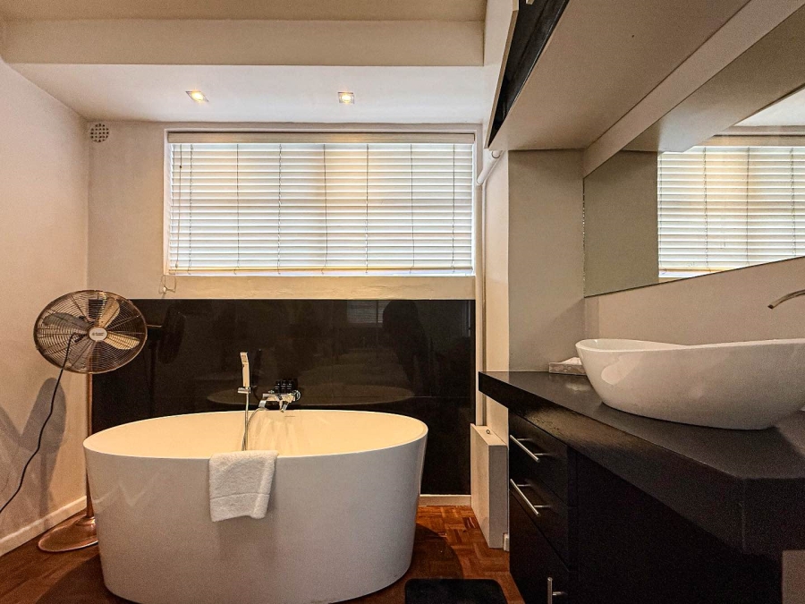 2 Bedroom Property for Sale in Green Point Western Cape